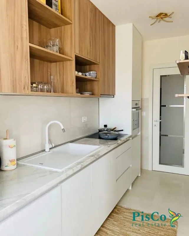 Izdavanje, trosoban stan, 95m², Central Point, Podgorica