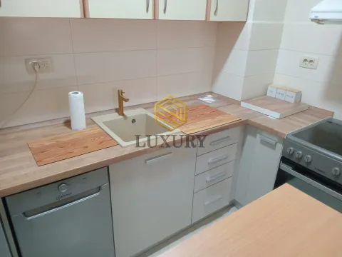 Izdavanje, jednosoban stan, 48m², City Kvart, Podgorica - image 2