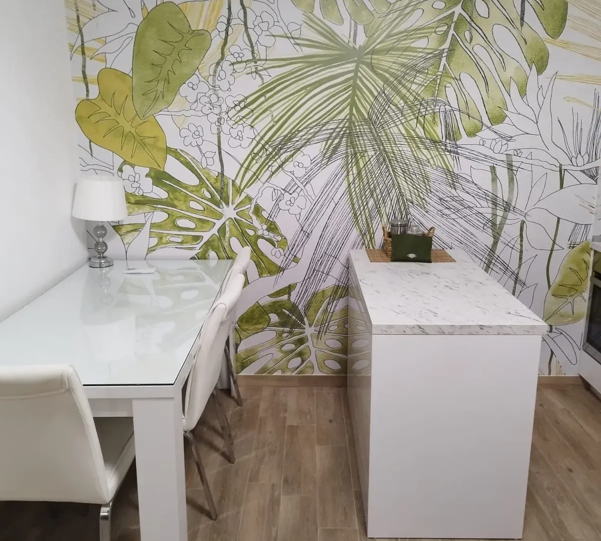 Izdavanje, dvosoban stan, 98m², Donja Lastva, Tivat