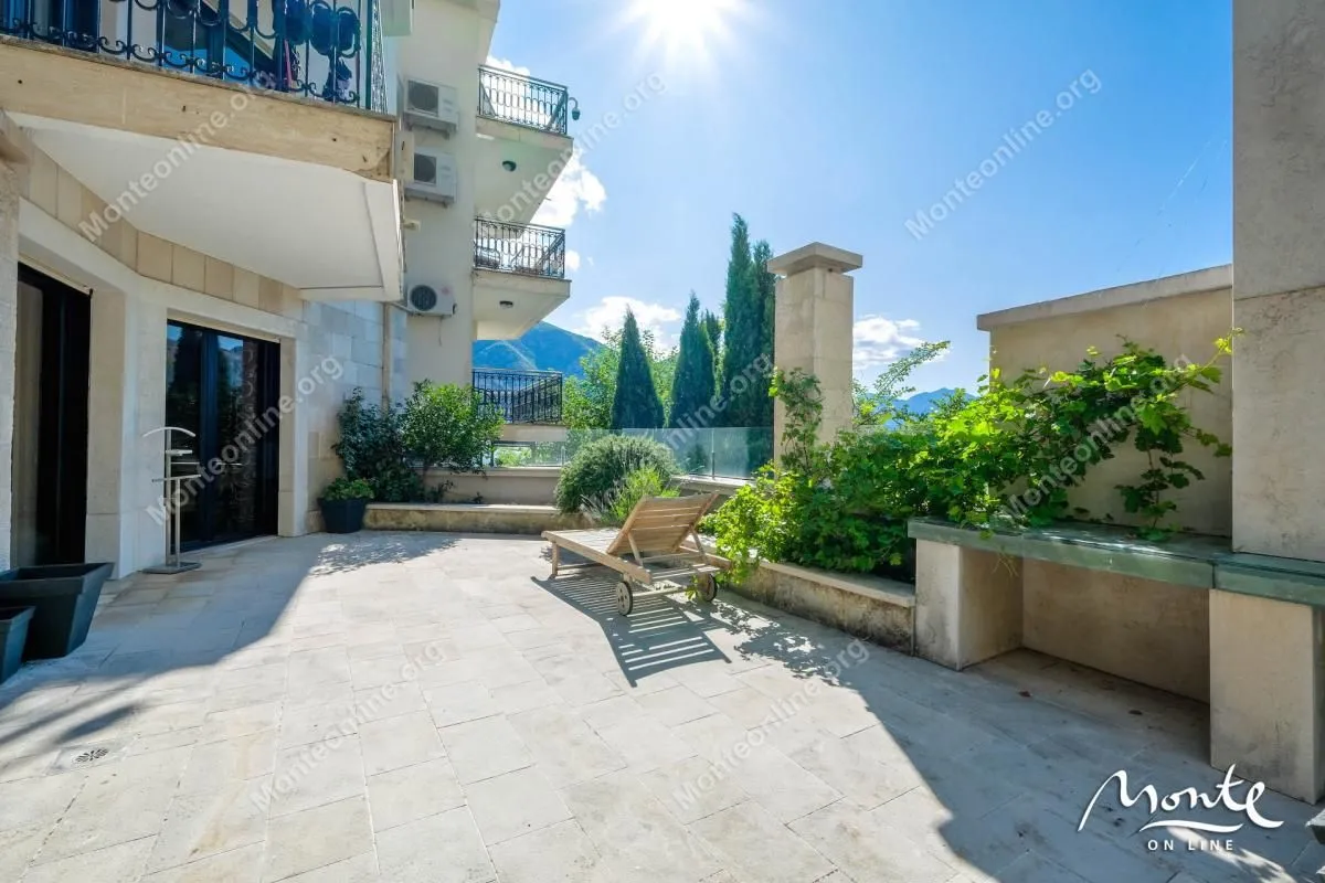 Prodaja, dvosoban stan, 85m², Dobrota, Kotor