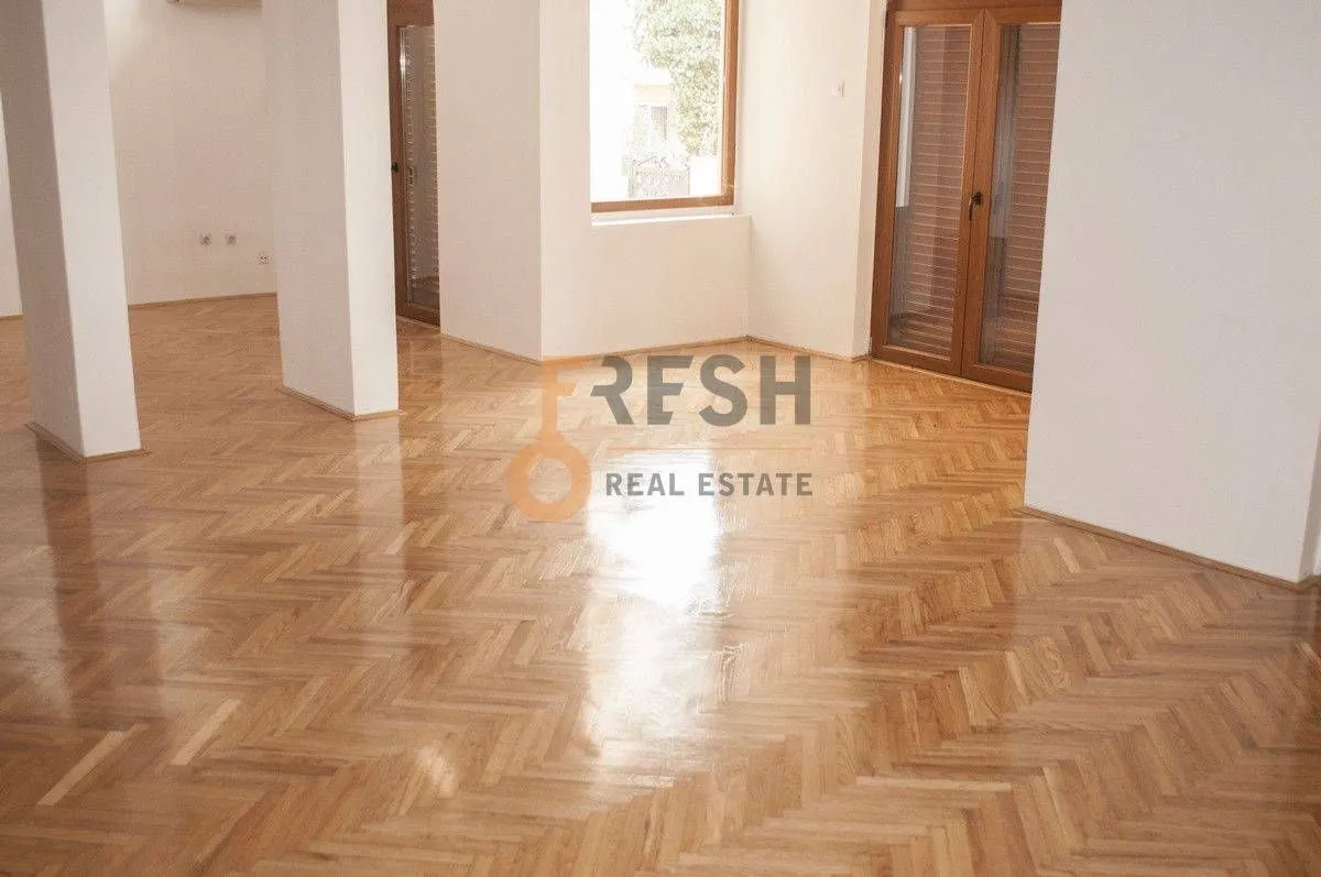 Prodaja, kuća, 397m², Ostalo, Podgorica