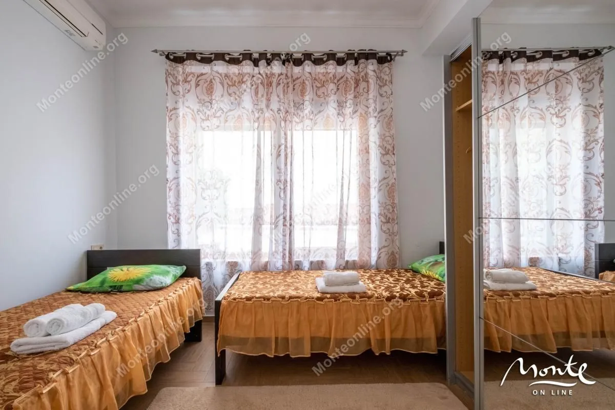 Prodaja, dvosoban stan, 79m², Orahovac, Kotor