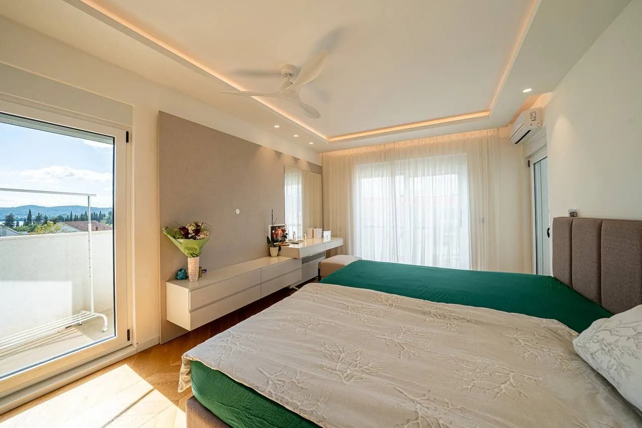 Prodaja, dvosoban stan, 122m², Centar, Tivat