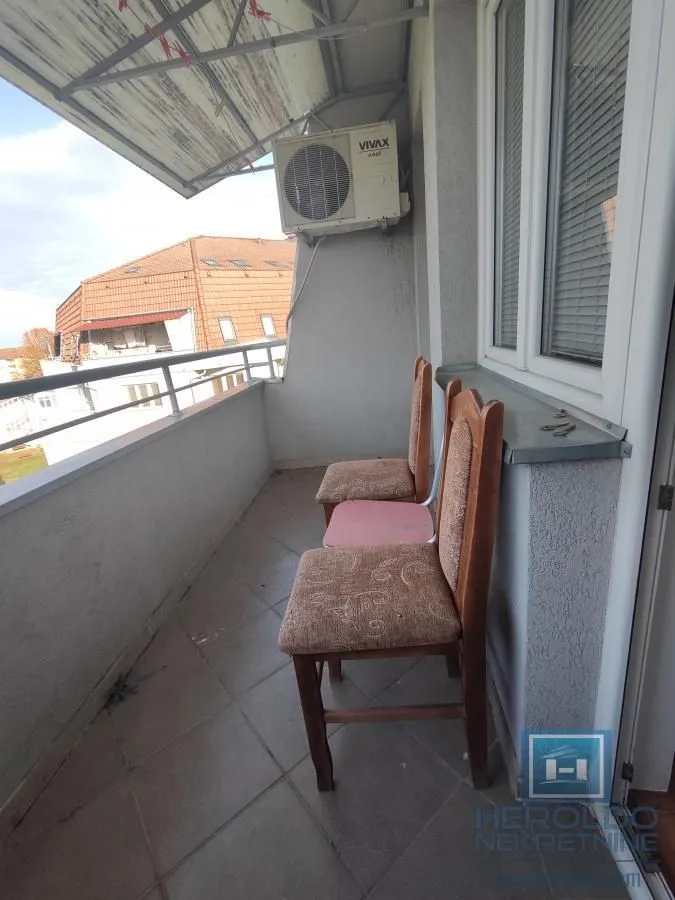 Izdavanje, trosoban stan, 71m², Centar, Jagodina