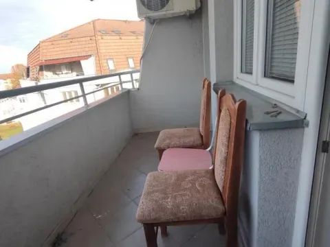 Izdavanje, trosoban stan, 71m², Centar, Jagodina - image 9