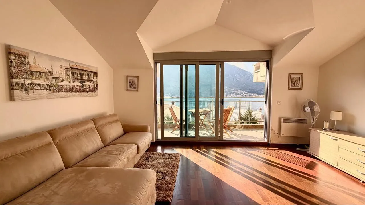 Prodaja, dvosoban stan, 60m², Dobrota, Kotor