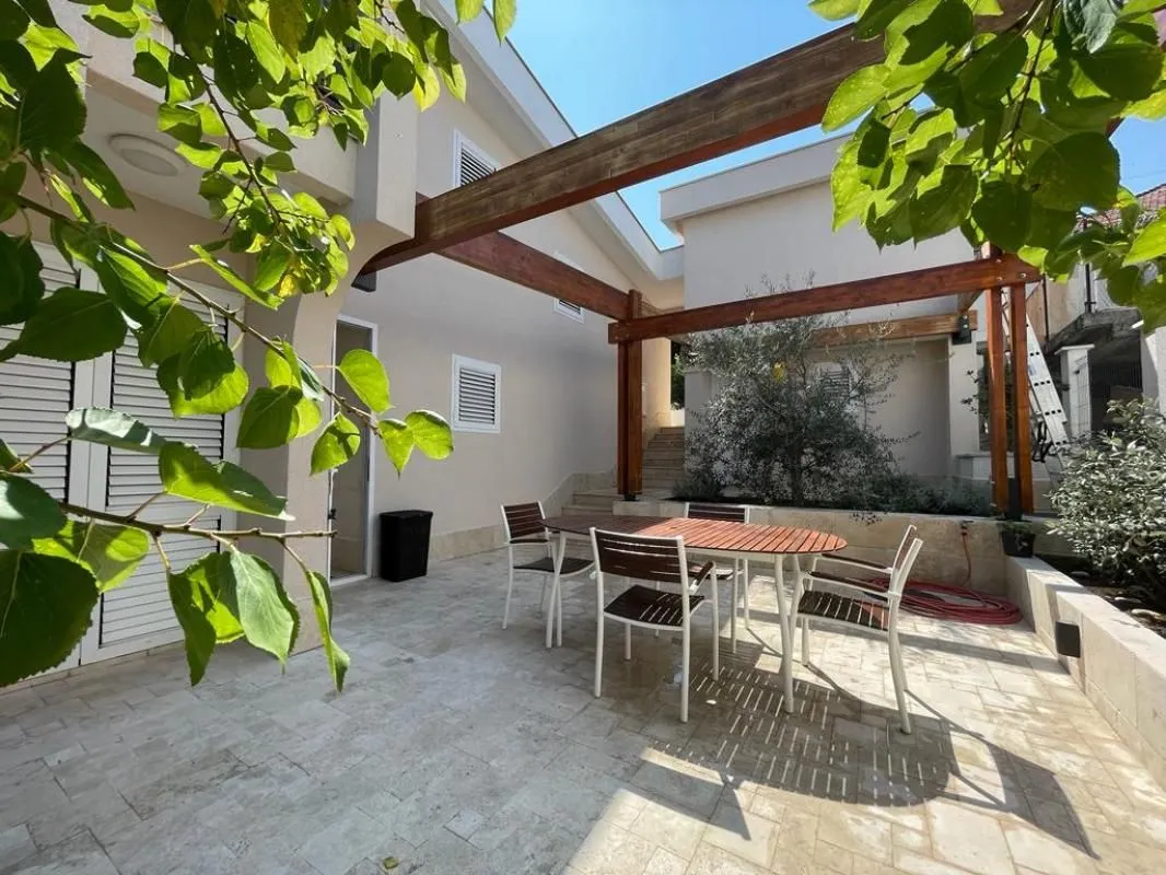 Sale, house, 199m², Bar, Crna Gora