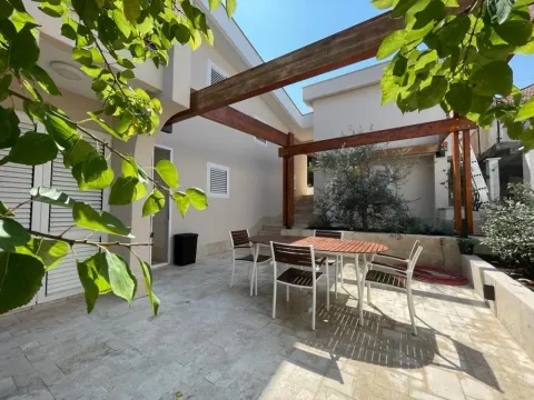 Sale, house, 199m², Bar, Crna Gora - image 1