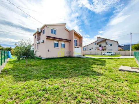 Prodaja, kuća, 160m², Donja Gorica, Podgorica - image 27