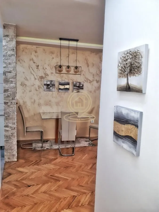 Izdavanje, dvosoban stan, 42m², Centar, Novi Sad