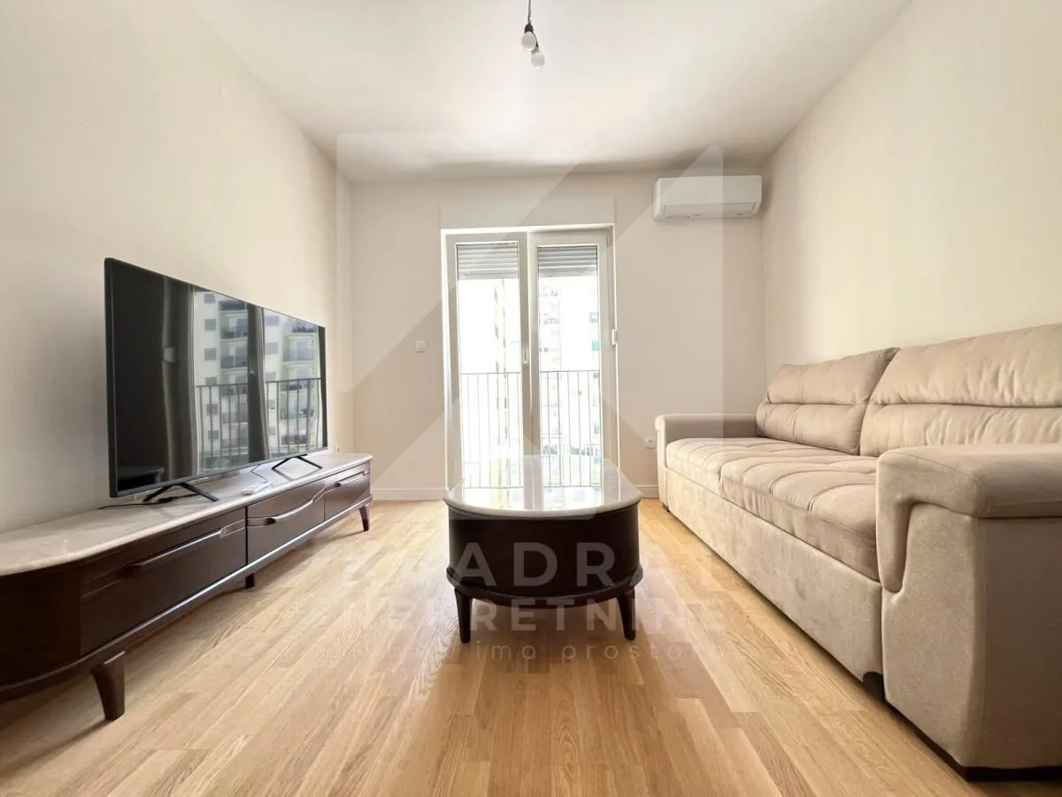 Izdavanje, jednosoban stan, 42m², Tuški Put, Podgorica