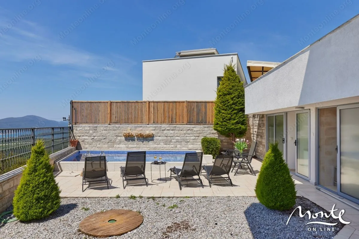 Prodaja, kuća, 220m², Tivat, Crna Gora