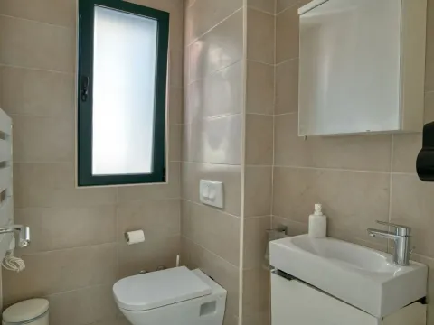 Izdavanje, dvosoban stan, 110m², Đenovići, Herceg Novi - image 12