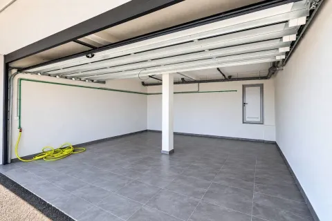 Izdavanje, kuća, 200m², Krimovica, Kotor - image 9
