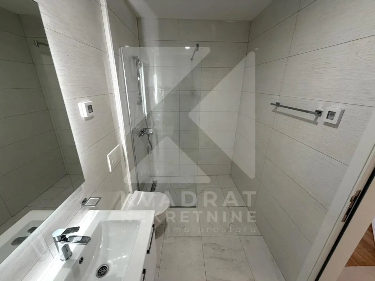 Prodaja, trosoban stan, 104m², Stari Aerodrom, Podgorica