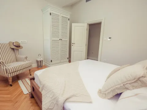 Rent, house, 350m², Kostanjica, Kotor - image 8