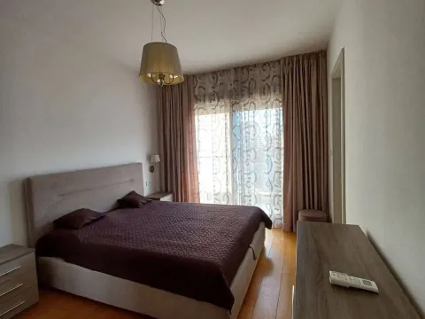 Izdavanje, trosoban stan, 103m², Centar, Budva - image 4
