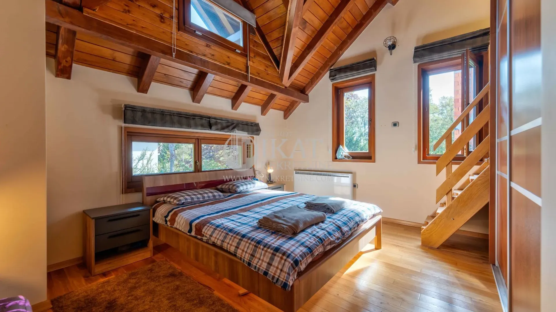 Prodaja, četvorosoban stan, 90m², 25. Maj, Zlatibor