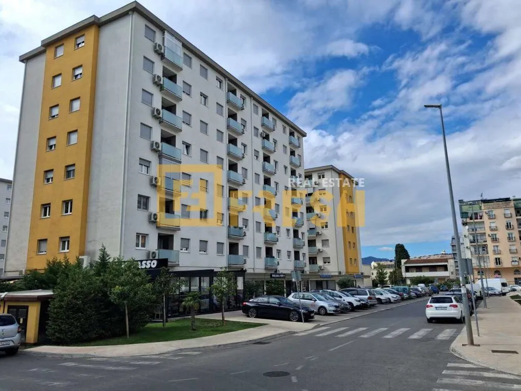 Izdavanje, poslovni prostor, 53m², Pobrežje, Podgorica