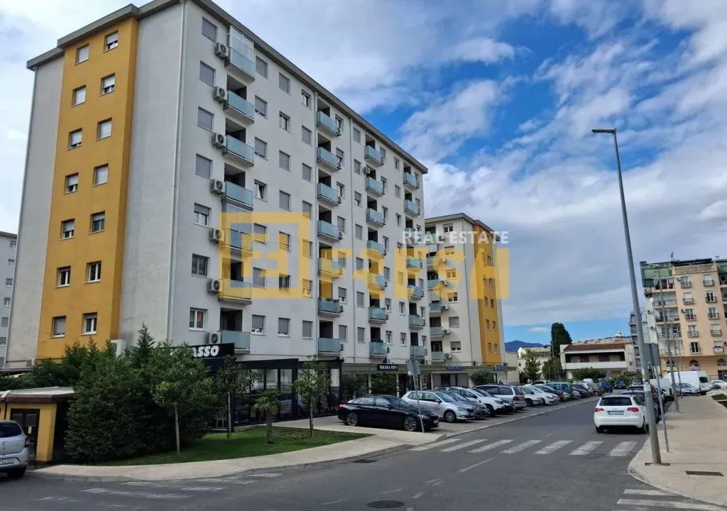 Izdavanje, poslovni prostor, 53m², Pobrežje, Podgorica