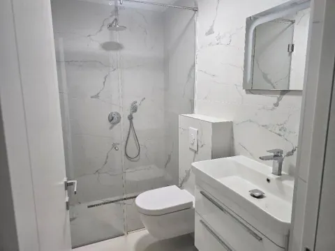 Izdavanje, trosoban stan, 130m², Dalmatinska ulica, Podgorica - image 8