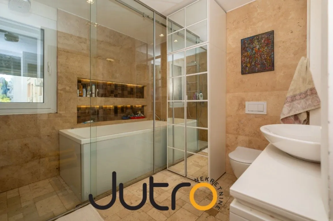 Prodaja, trosoban stan, 122m², Centar, Podgorica