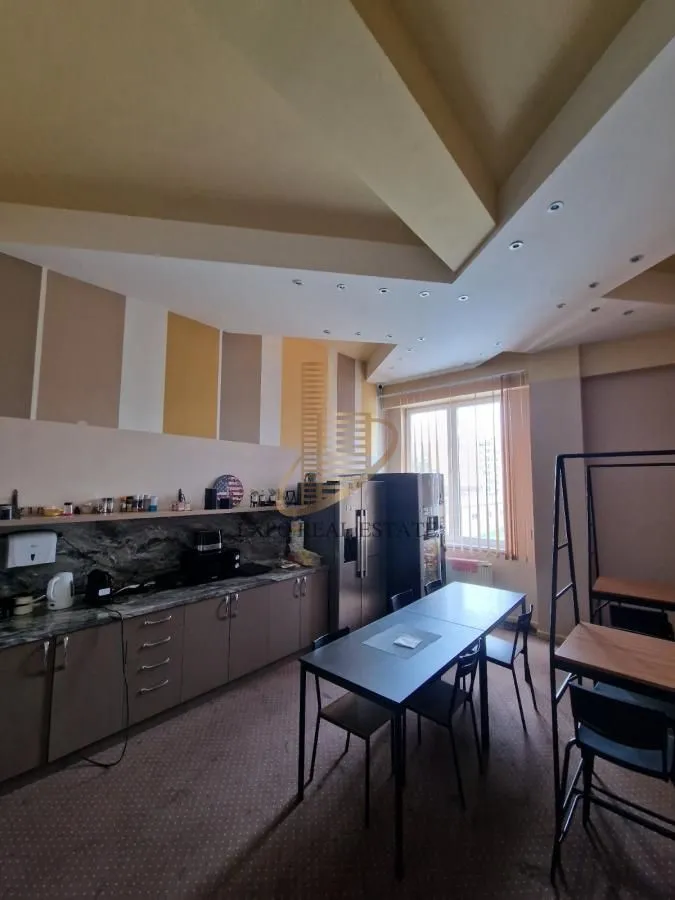 Rent, office space, 690m², Novo naselje, Novi Sad
