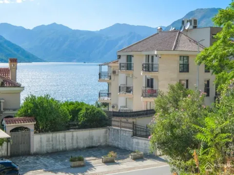 Prodaja, dvosoban stan, 85m², Dobrota, Kotor - image 18