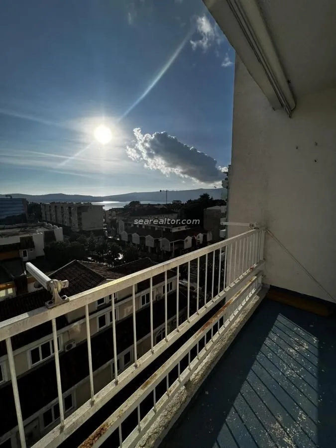 Izdavanje, dvosoban stan, 70m², Tivat, Crna Gora