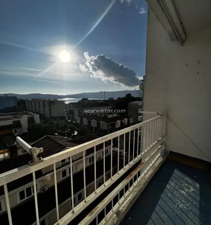 Izdavanje, dvosoban stan, 70m², Tivat, Crna Gora