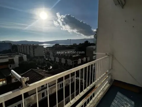 Izdavanje, dvosoban stan, 70m², Tivat, Crna Gora - image 1