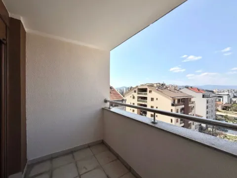 Prodaja, četvorosoban stan, 220m², Preko Morače, Podgorica - image 15