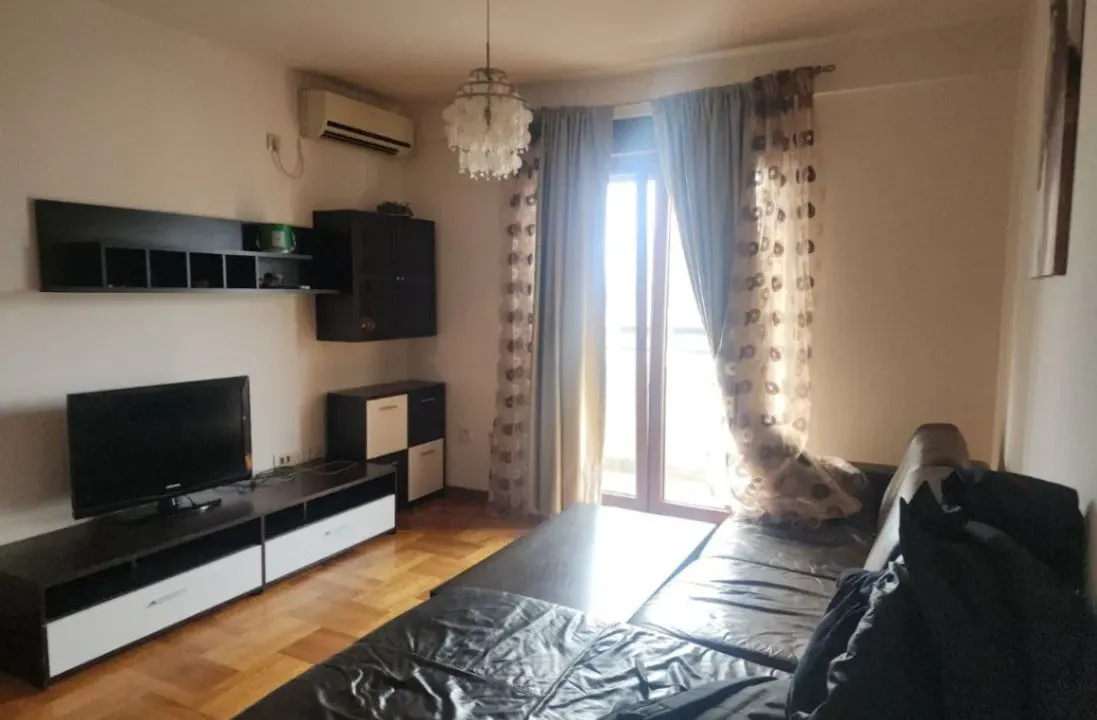 Izdavanje, dvosoban stan, 68m², Stari Aerodrom, Podgorica