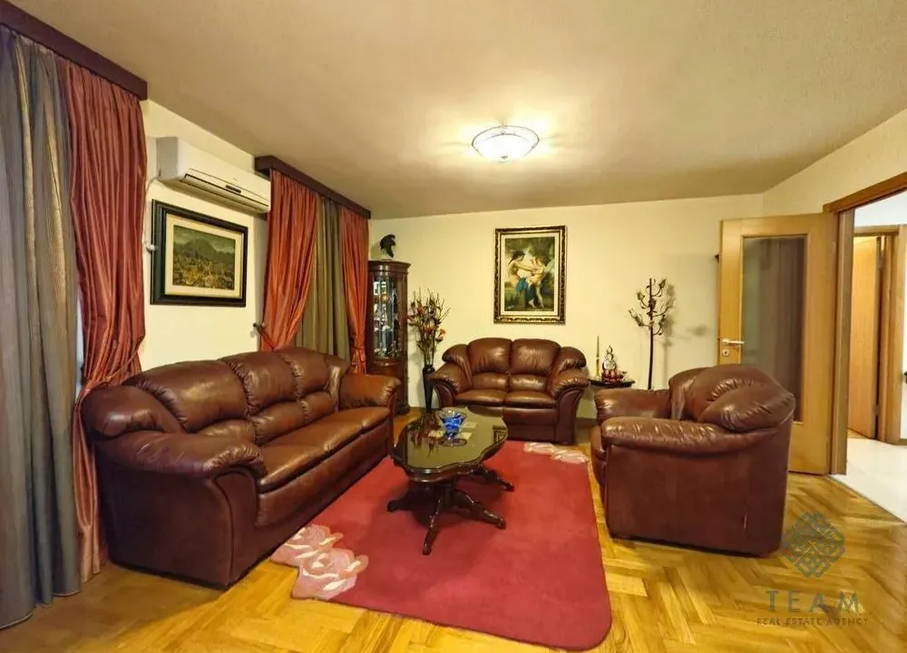 Izdavanje, trosoban stan, 115m², Stari Aerodrom, Podgorica