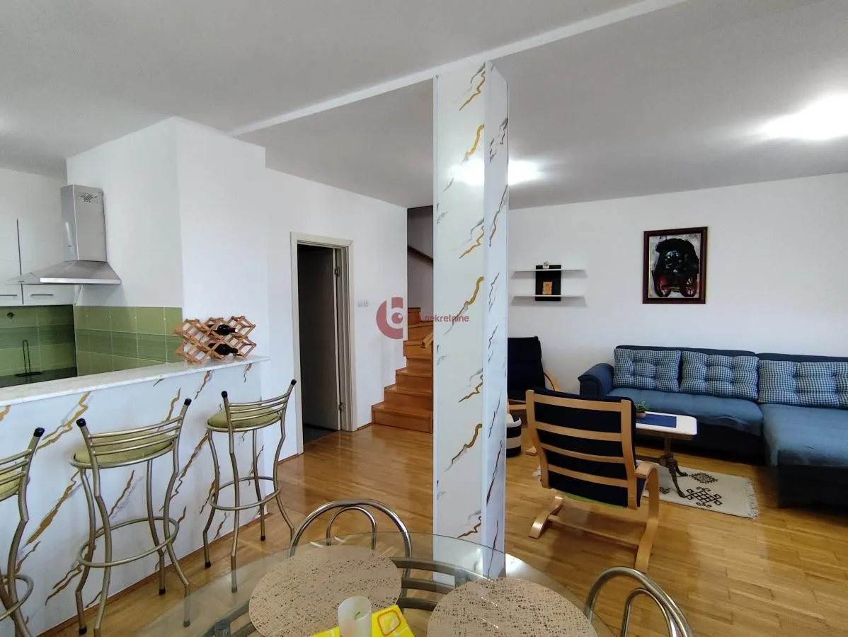 Izdavanje, trosoban stan, 90m², Centar, Subotica