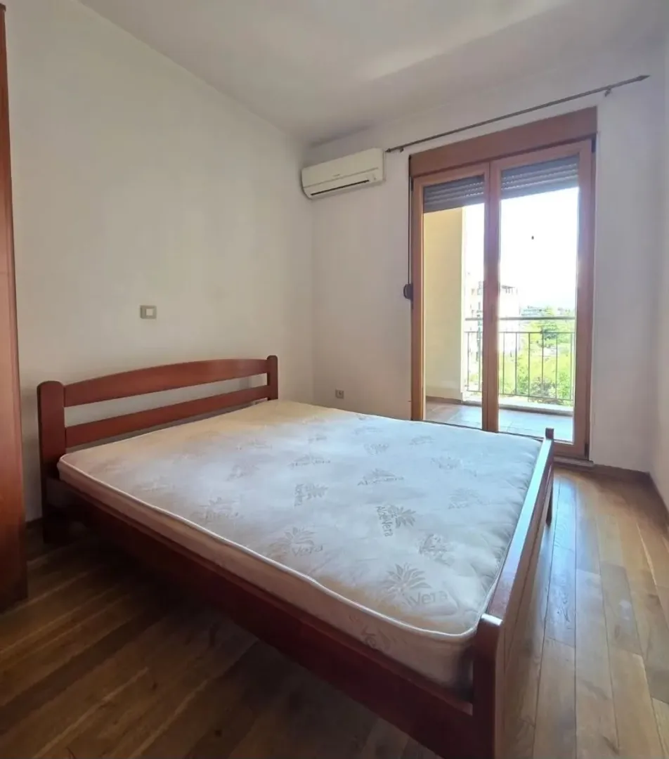 Izdavanje, jednosoban stan, 46m², Krivi Most, Podgorica