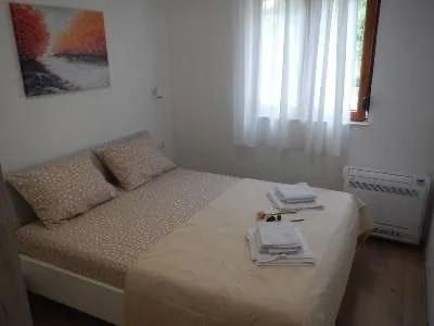 Izdavanje, dvosoban stan, 85m², Dobrota, Kotor - image 11