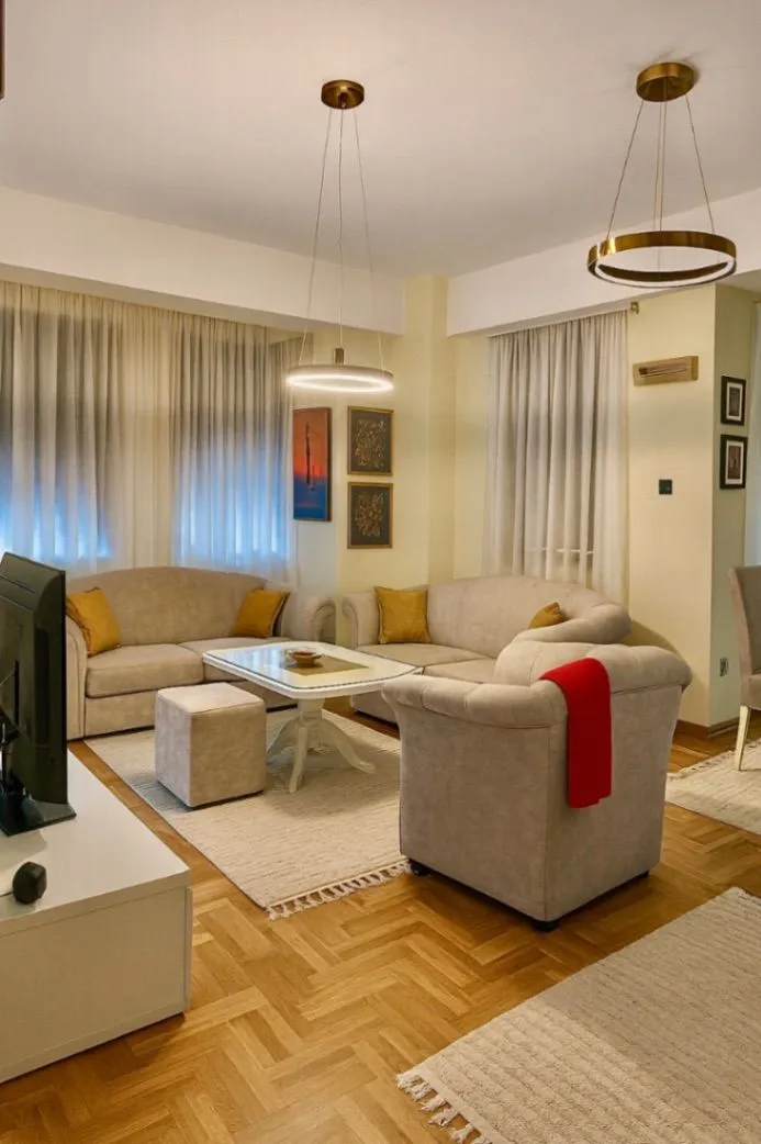 Izdavanje, dvosoban stan, 76m², Centar, Podgorica