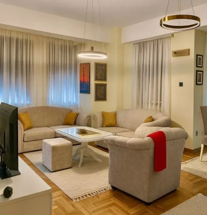 Izdavanje, dvosoban stan, 76m², Centar, Podgorica