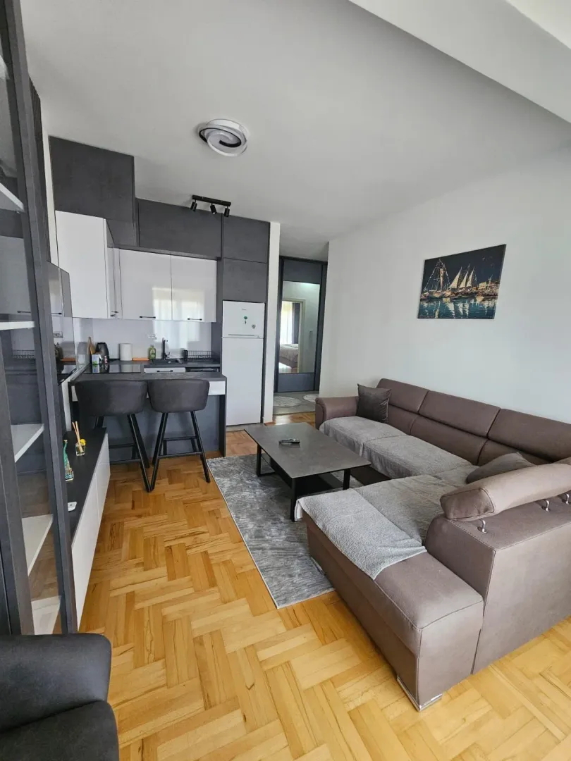 Izdavanje, jednosoban stan, 45m², Centar, Bar