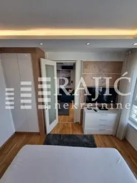 View of the bedroom with a bed and wardrobe. - image 7
