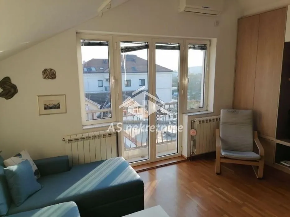 Rent, two bedroom apartment, 50m², Kalenić Pijaca, Vračar Sve Podlokacije