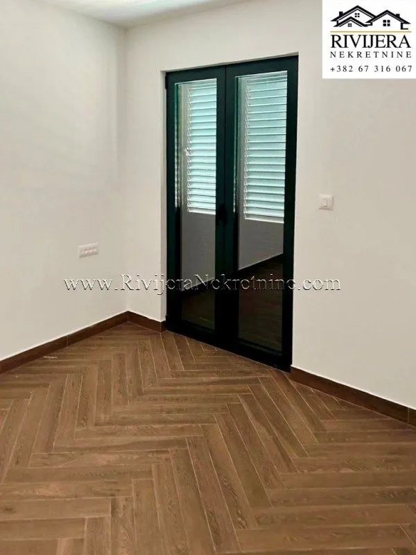 Prodaja, trosoban stan, 96m², Obala Đuraševića, Tivat