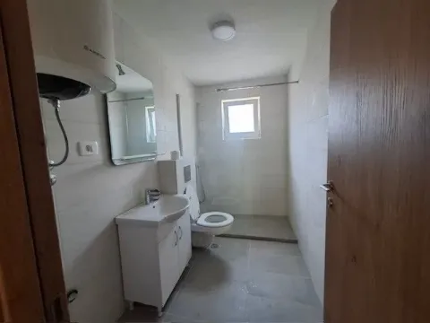 Izdavanje, dvosoban stan, 100m², Zlatica, Podgorica - image 11