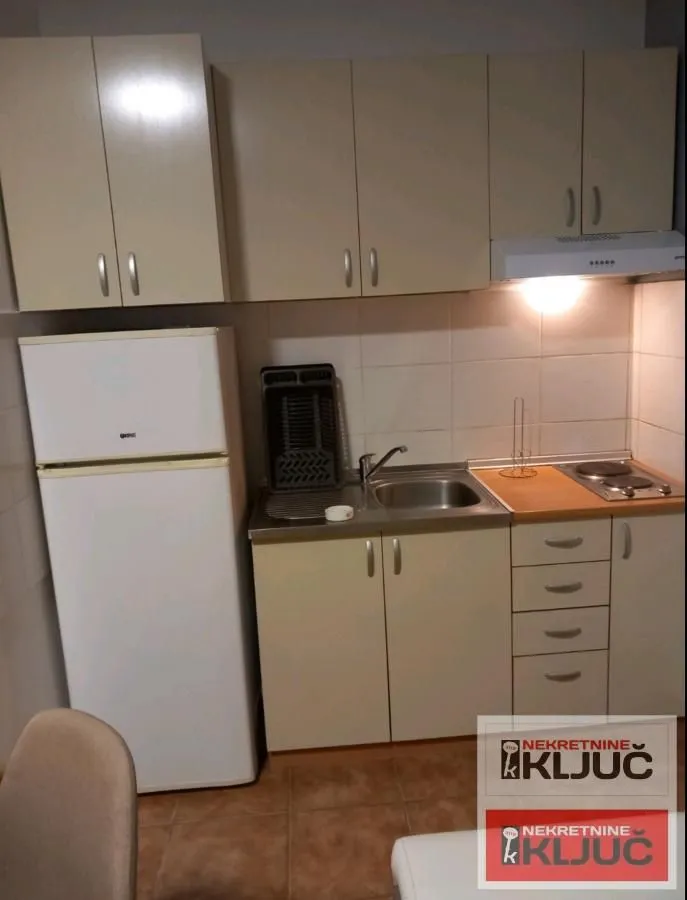 Izdavanje, garsonjera, 25m², Podbara, Novi Sad Sve Podlokacije