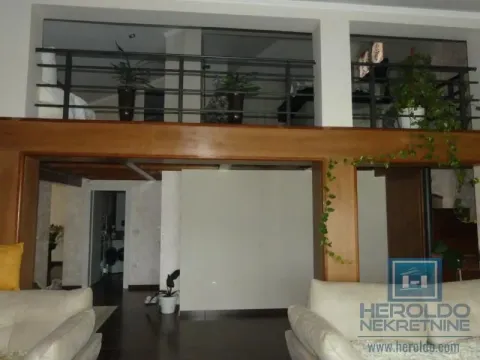 Prodaja, četvorosoban stan, 168m², Aqua park, Jagodina - image 2