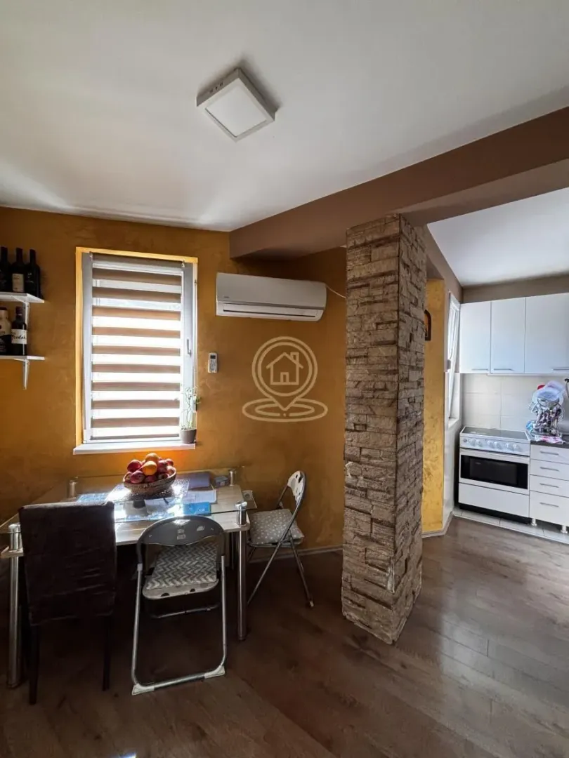 Smaller kitchen with a dining table and chairs.