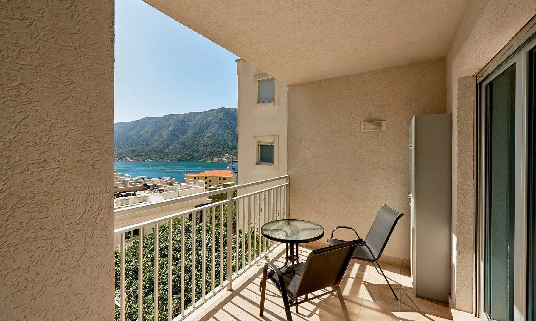 Prodaja, dvosoban stan, 75m², Dobrota, Kotor