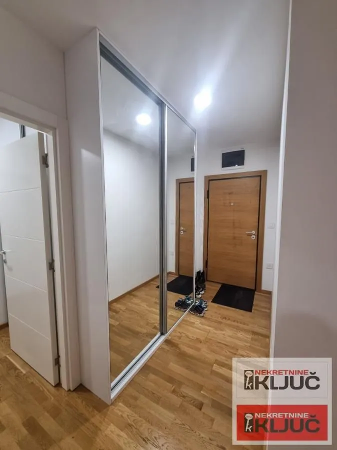 Prodaja, trosoban stan, 82m², Bulevar patrijarha Pavla, Novi Sad Sve Podlokacije