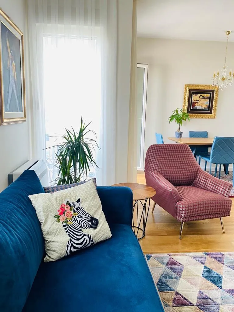 Izdavanje, trosoban stan, 94m², Central Point, Podgorica